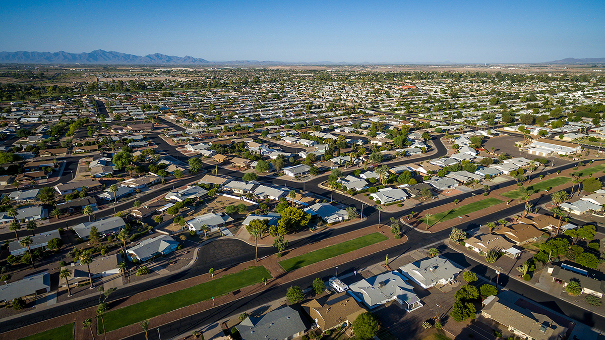 Average climate in sun city, arizona. 